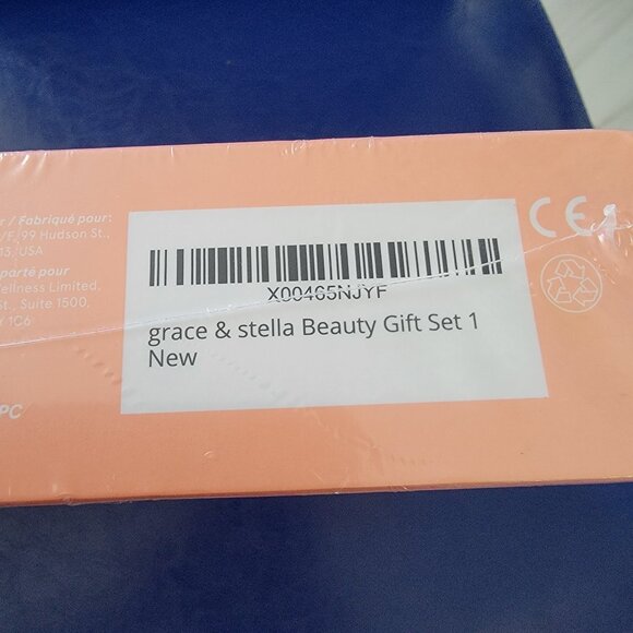 grace & stella Dew-Tox & Chill Skin Care Set - Picture 12 of 13